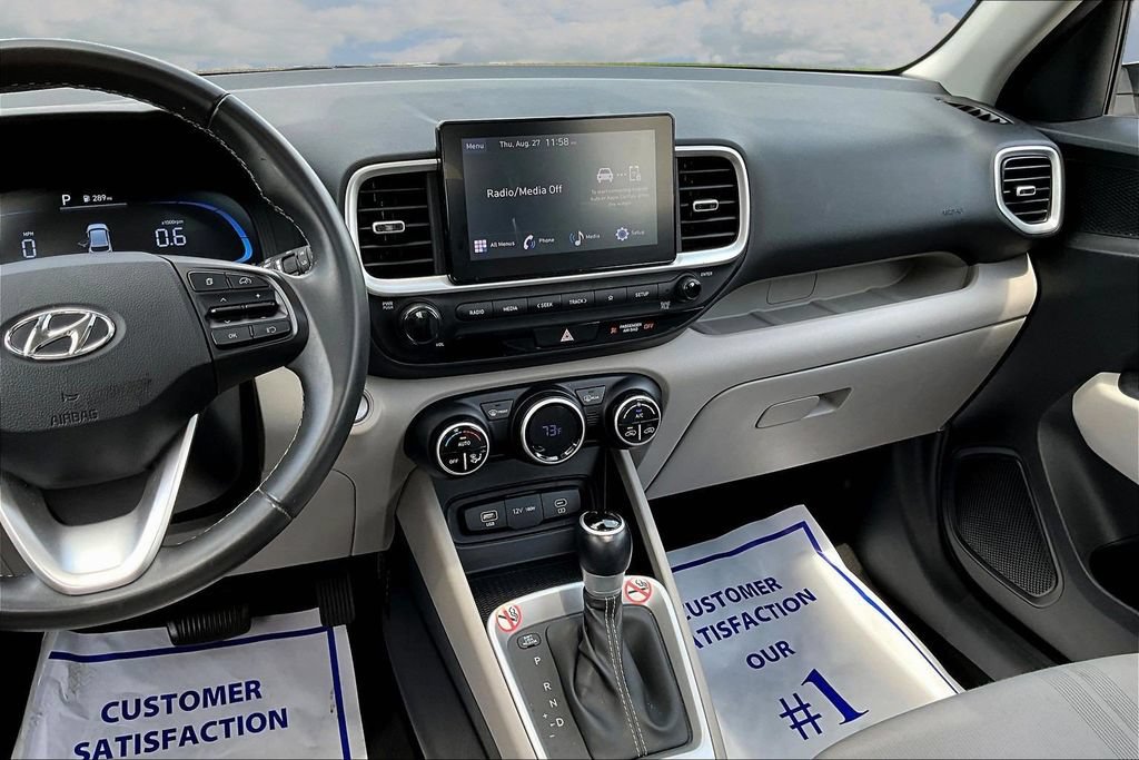 Used 2025 Hyundai Venue SEL FWD image 11