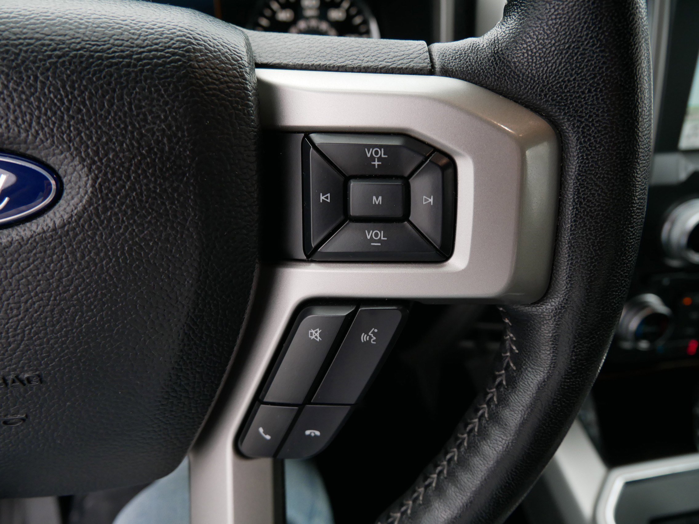 Certified 2018 Ford F150 Lariat w/ Equipment Group 502A Luxury image 29