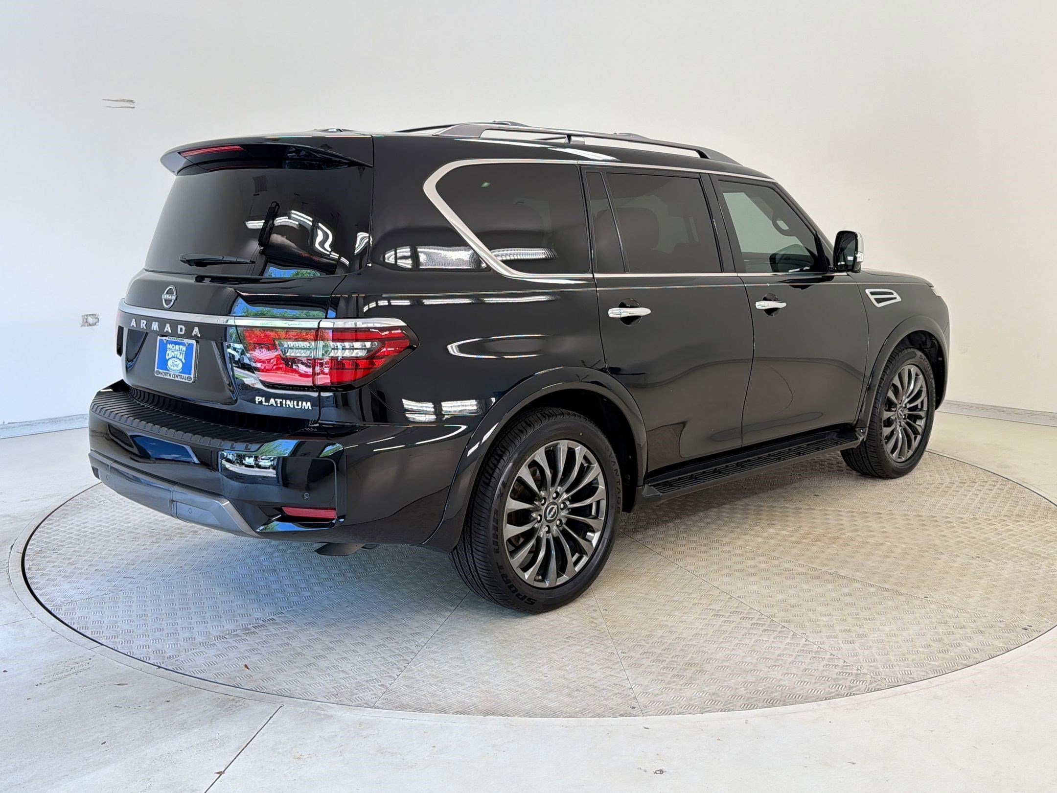 Used 2023 Nissan Armada Platinum w/ Captain's Chairs Package image 5