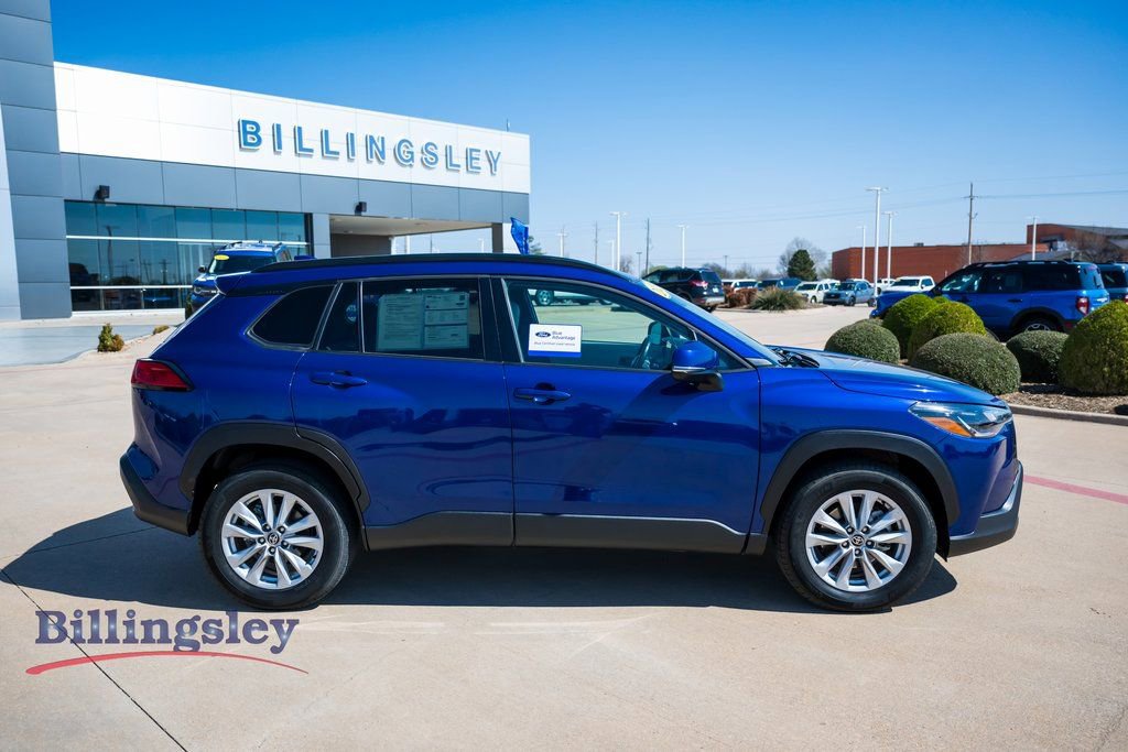 Used 2023 Toyota Corolla Cross LE image 8