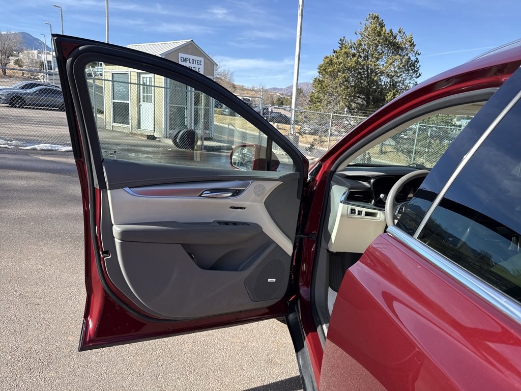 Used 2017 Cadillac XT5 Premium Luxury image 10