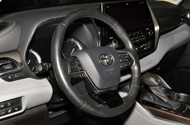 Used 2021 Toyota Highlander Limited image 20