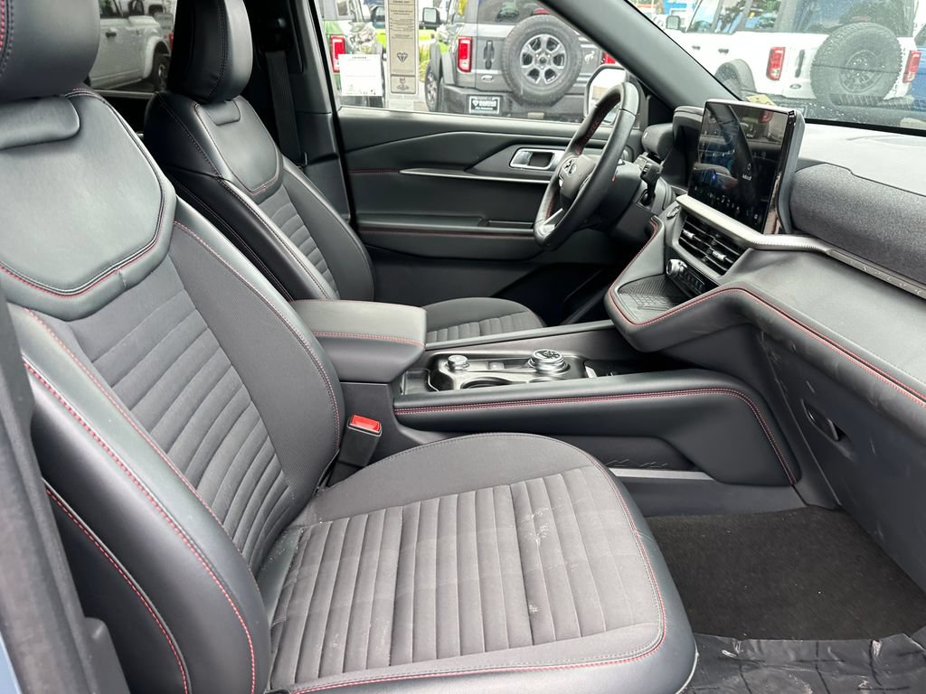 Certified 2025 Ford Explorer ST-Line w/ Premium Package RWD image 17