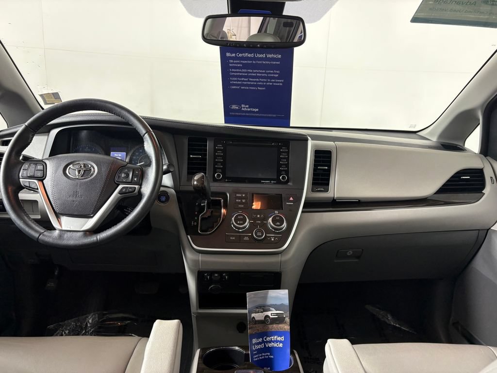 Used 2020 Toyota Sienna XLE FWD image 28