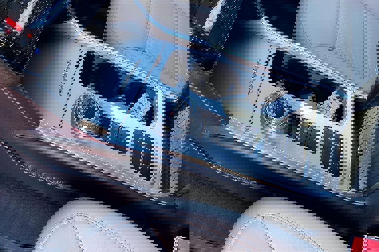 Certified 2022 Ford Explorer Limited w/ Equipment Group 301A image 16