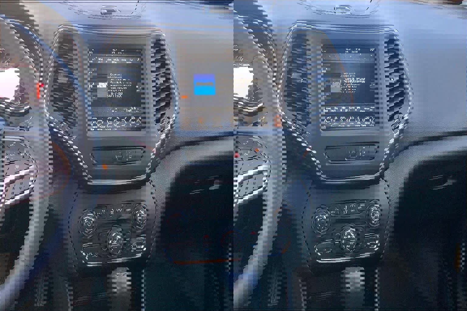 Used 2022 Jeep Cherokee Latitude Lux w/ Mopar Interior Package image 6