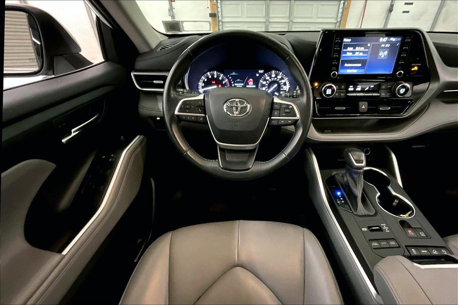 Used 2022 Toyota Highlander XLE image 5
