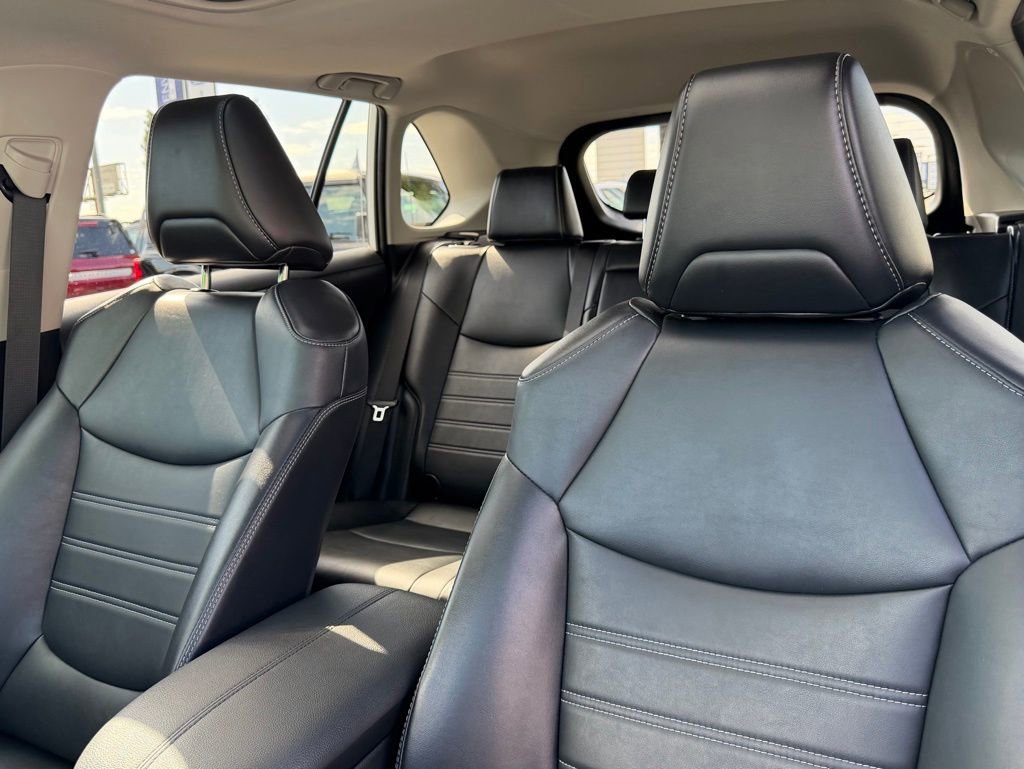 Used 2022 Toyota RAV4 XLE Premium image 17
