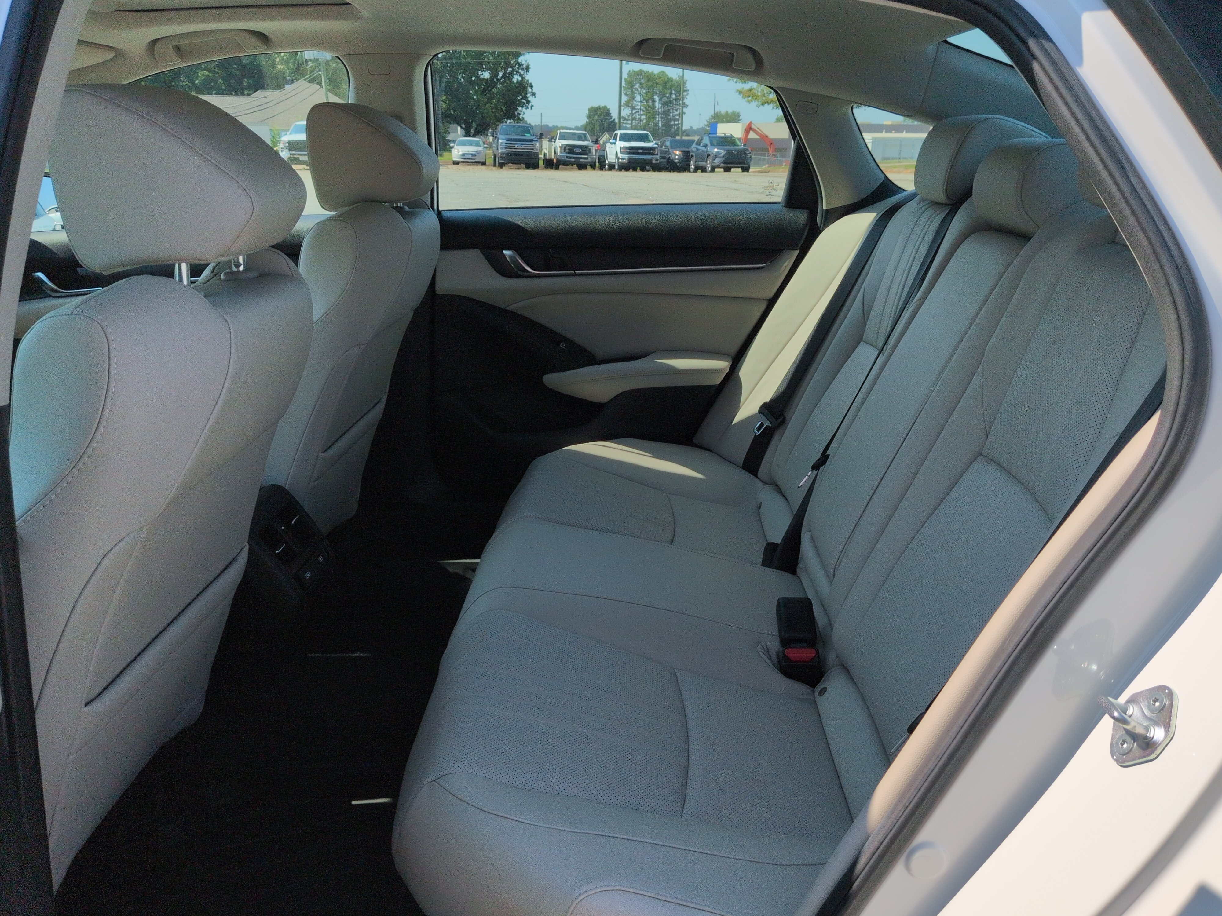 Used 2021 Honda Accord EX-L image 11