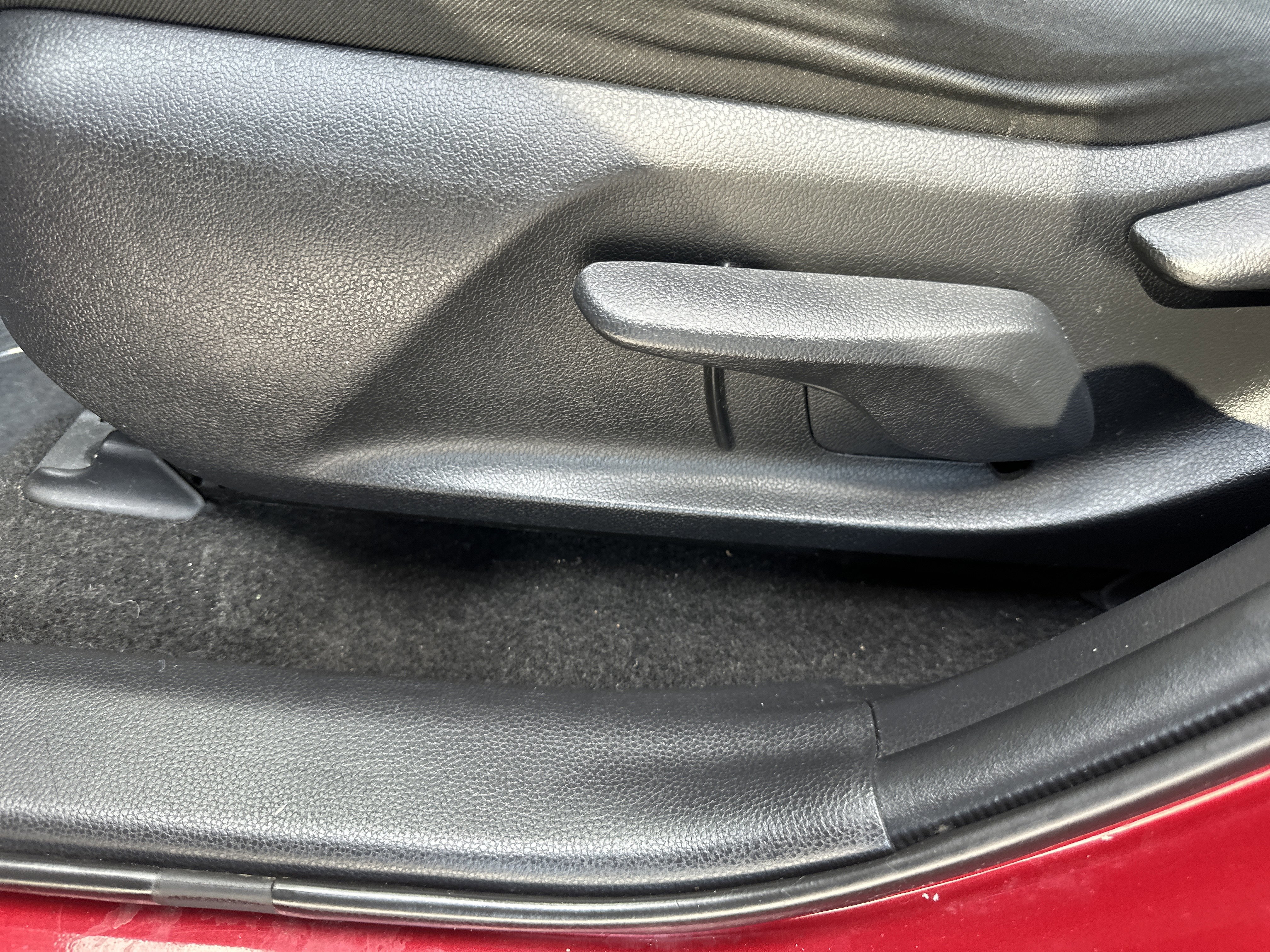 Used 2021 Toyota RAV4 LE image 13