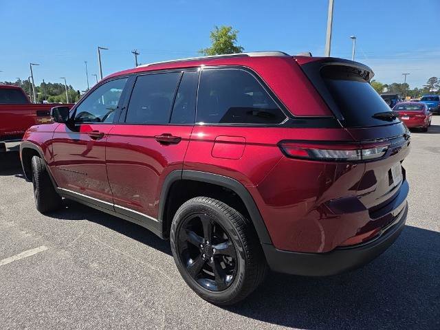 Used 2025 Jeep Grand Cherokee Limited w/ Black Appearance Package RWD image 5