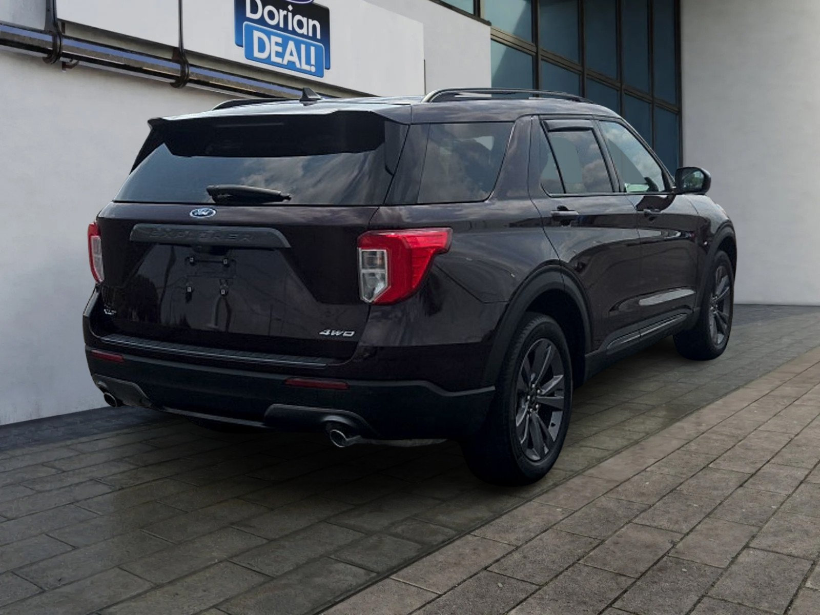 Certified 2023 Ford Explorer XLT w/ Equipment Group 202A AWD/4WD image 3