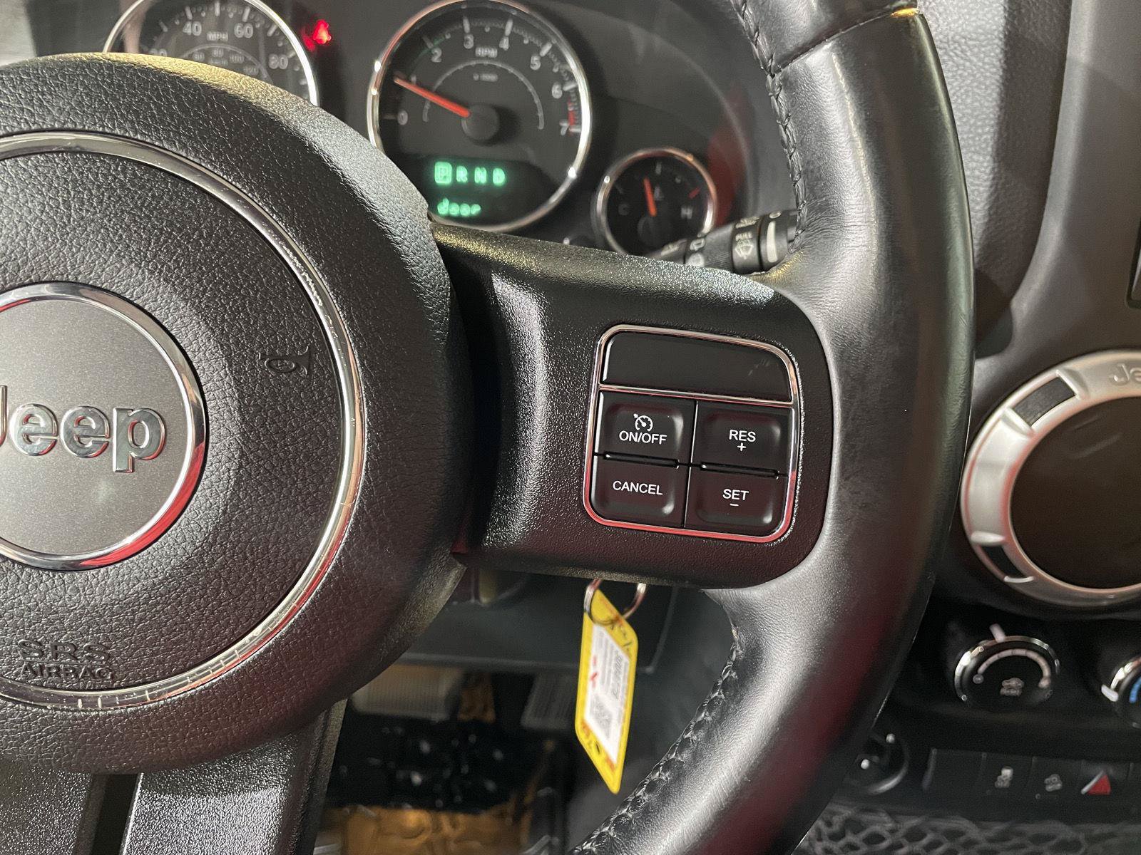 Used 2018 Jeep Wrangler Unlimited Sahara AWD/4WD image 15