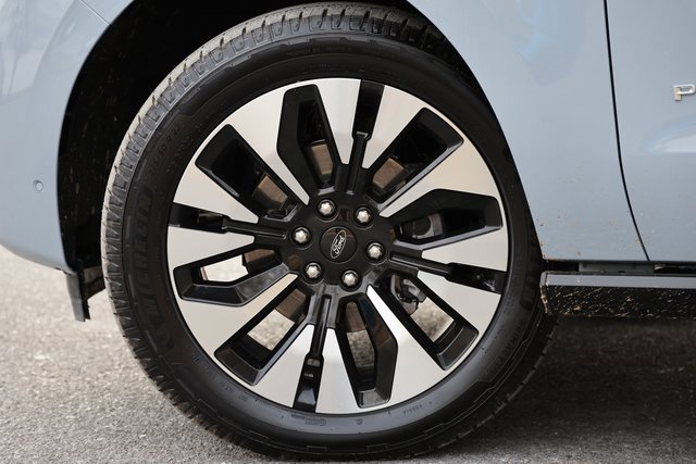 Certified 2025 Ford Expedition Platinum w/ Driver's Package image 10