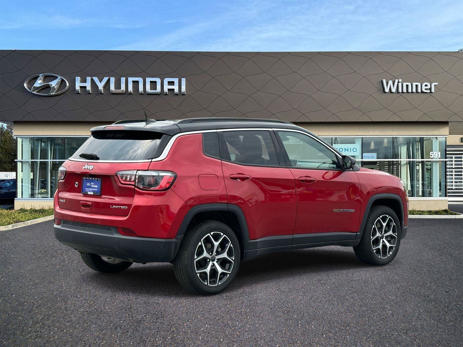 Used 2025 Jeep Compass Limited AWD/4WD image 4