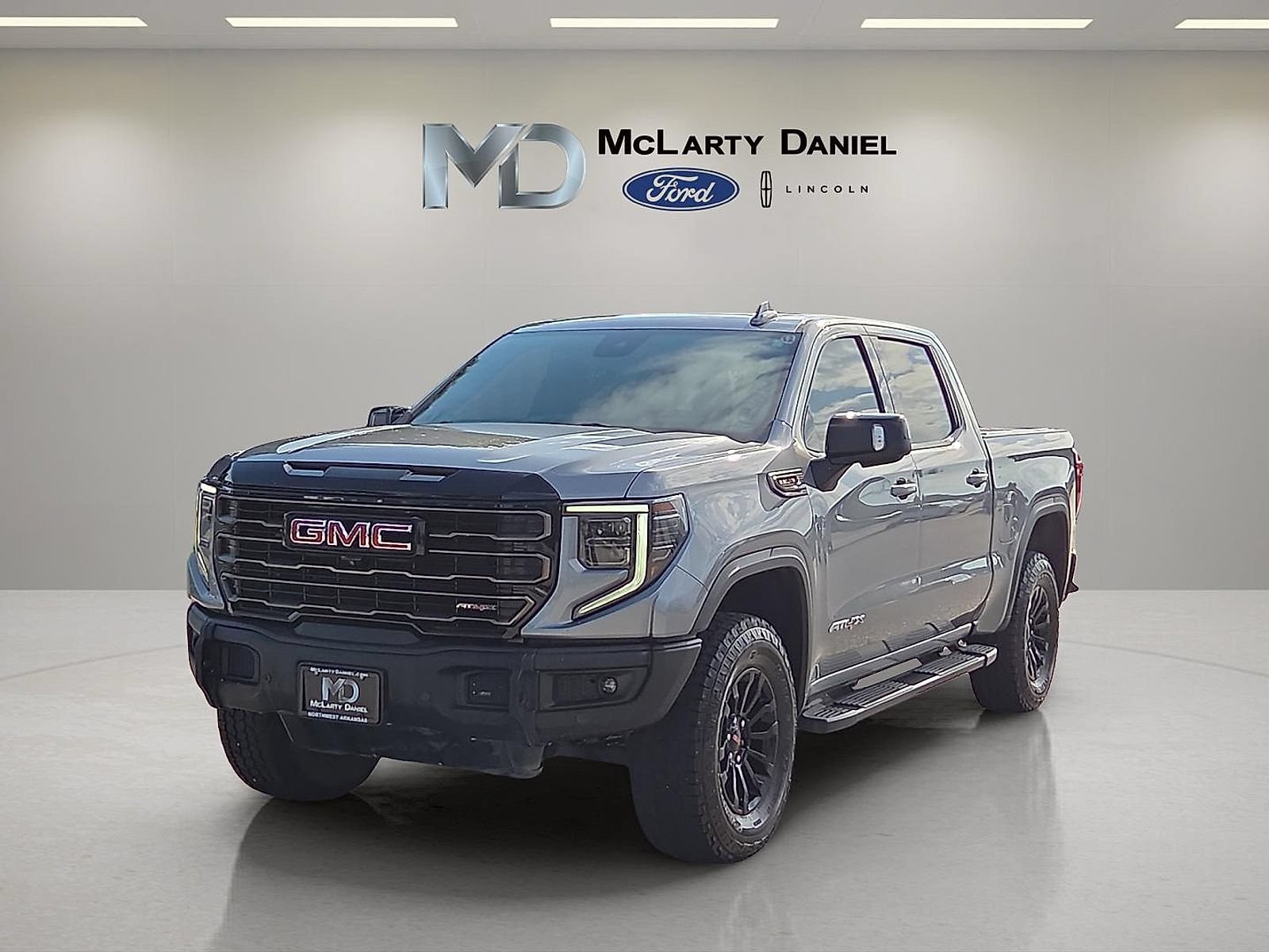 Used 2023 GMC Sierra 1500 AT4X AWD/4WD image 2