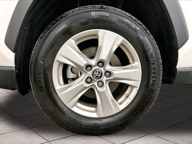 Used 2021 Toyota RAV4 LE AWD/4WD image 8