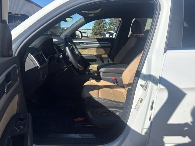 Used 2023 Volkswagen Atlas Cross Sport SE AWD/4WD image 3