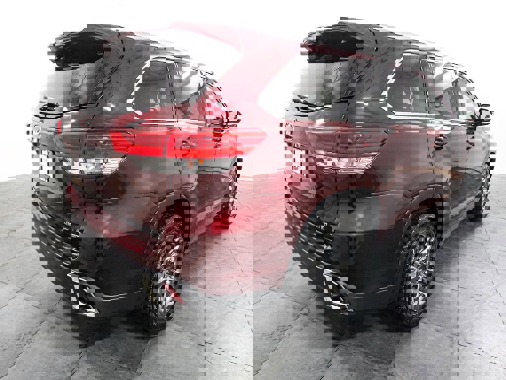 Used 2018 Toyota Highlander Limited Platinum w/ Carpet Mat Package (TMS) image 5