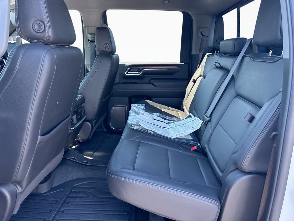 Used 2024 GMC Sierra 3500 Denali w/ Technology Package AWD/4WD image 19