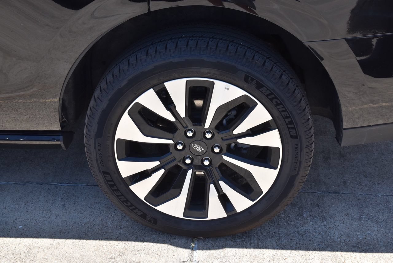 Certified 2025 Ford Expedition Platinum w/ Driver's Package AWD/4WD image 12