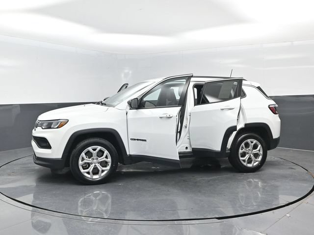 Used 2024 Jeep Compass Latitude AWD/4WD image 27