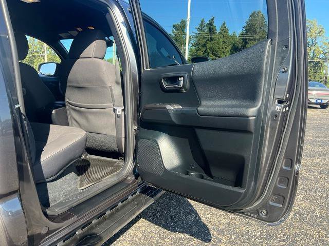 Used 2017 Toyota Tacoma TRD Sport w/ Tow Package (A/T) AWD/4WD image 31