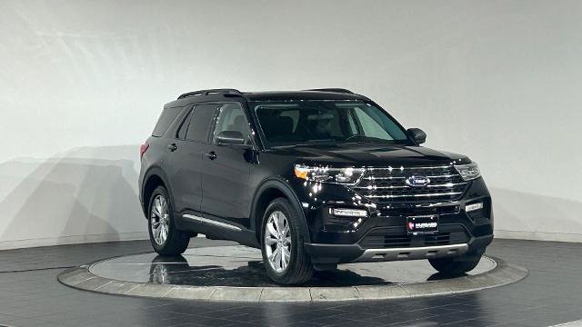 Certified 2023 Ford Explorer XLT w/ Equipment Group 202A AWD/4WD image 2