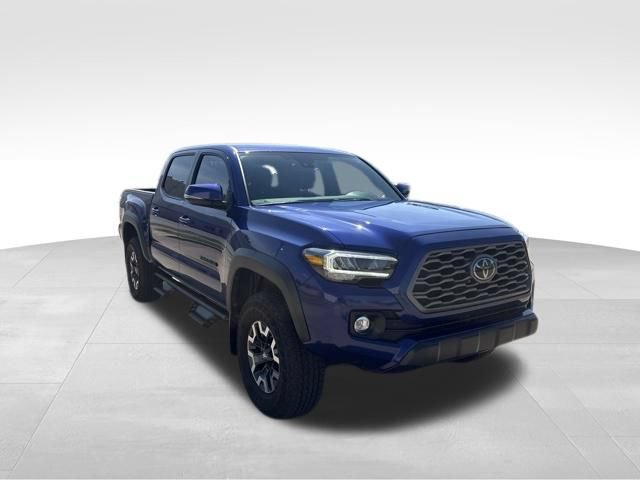 Used 2023 Toyota Tacoma TRD Off-Road w/ Technology Package AWD/4WD image 9