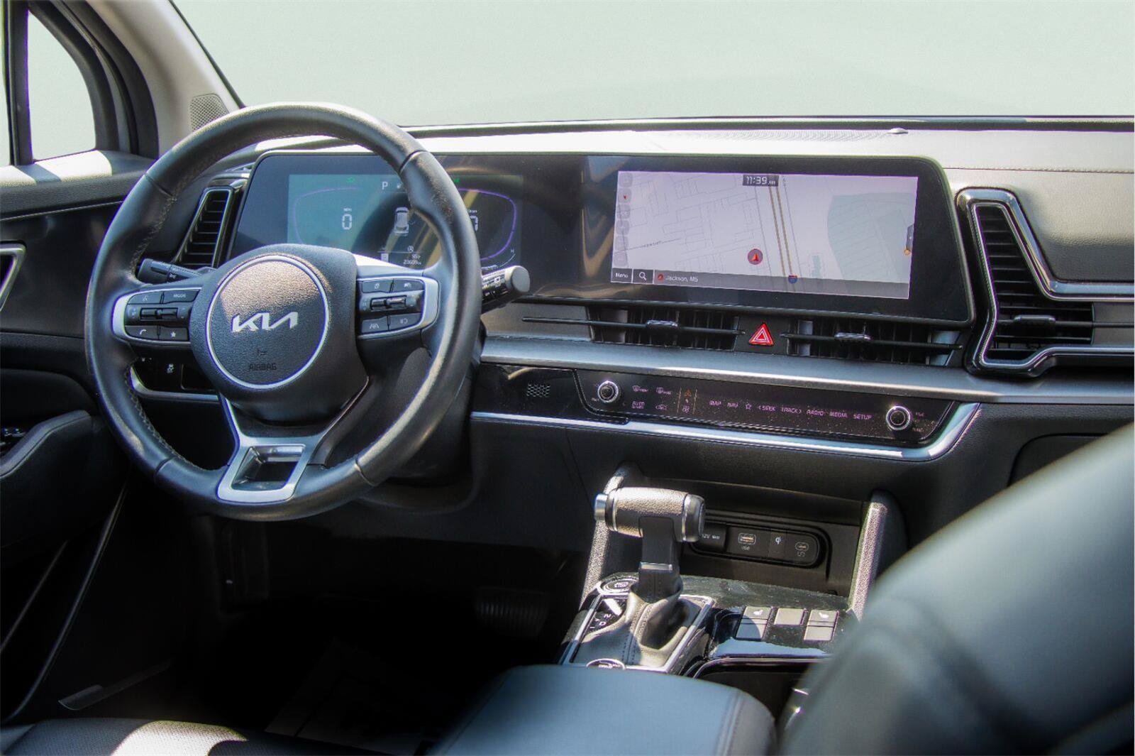 Used 2025 Kia Sportage EX FWD image 5