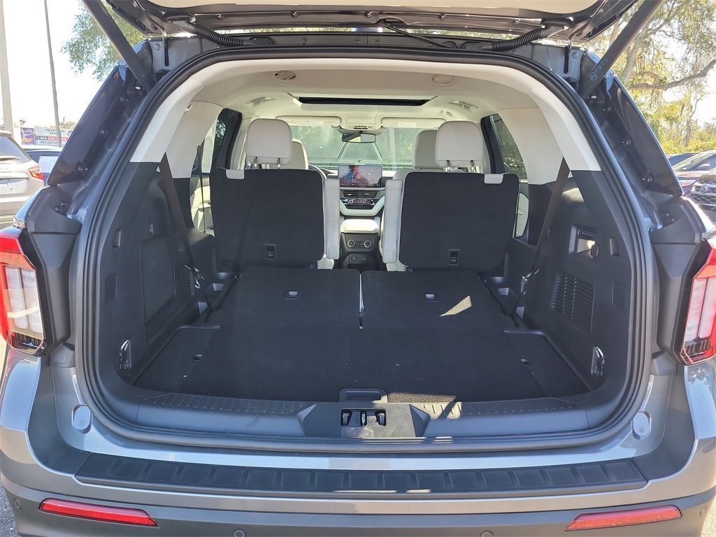Certified 2025 Ford Explorer Platinum w/ Ultimate Package image 7