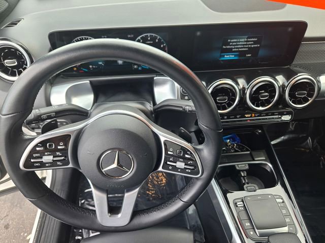 Used 2022 Mercedes-Benz GLB 250 4MATIC image 17