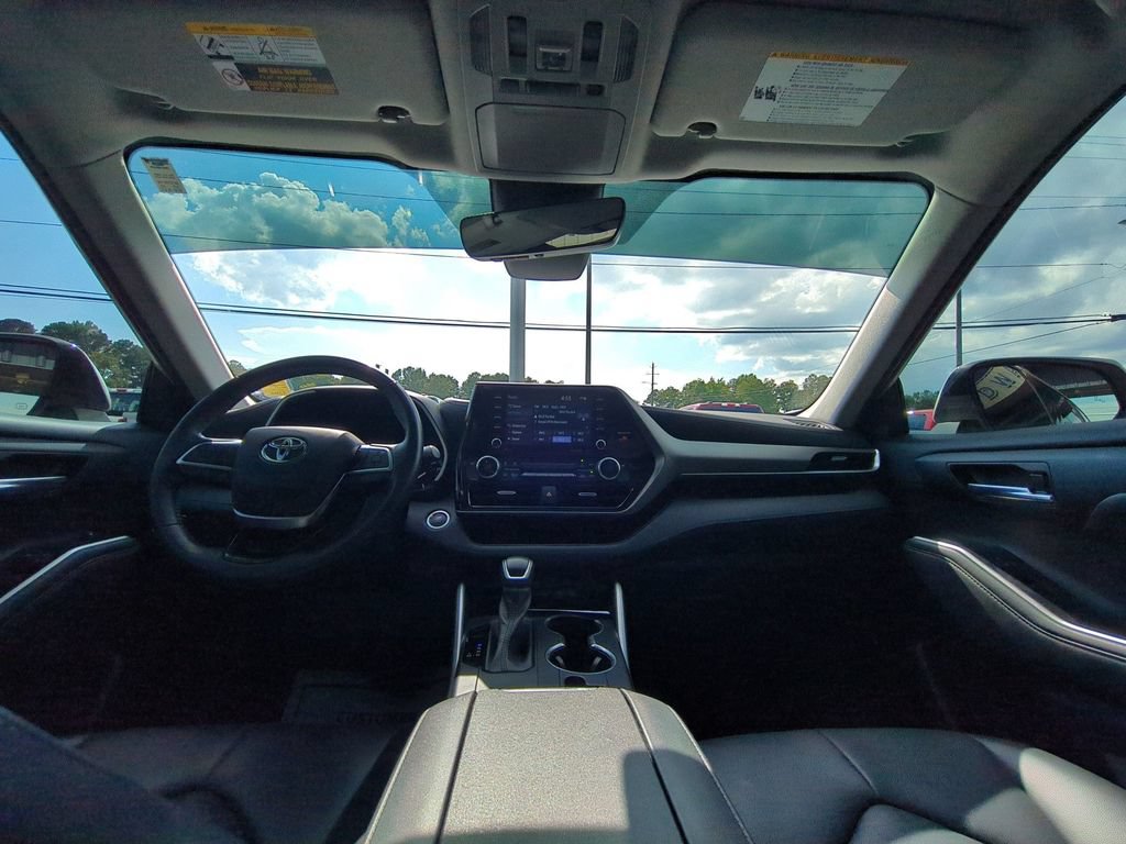 Used 2021 Toyota Highlander XLE FWD image 25