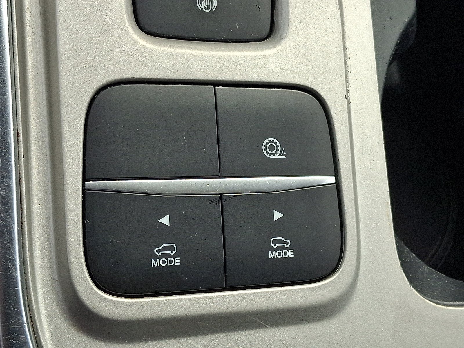 Certified 2022 Ford Explorer XLT w/ Equipment Group 202A RWD image 22