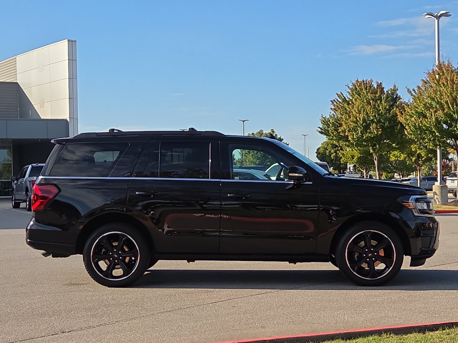 Certified 2024 Ford Expedition Limited AWD/4WD image 6