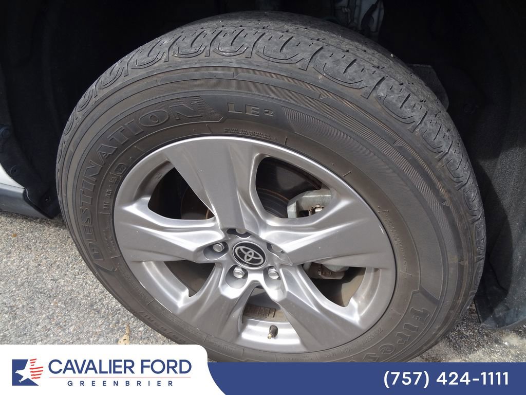Used 2023 Toyota RAV4 XLE AWD/4WD image 13