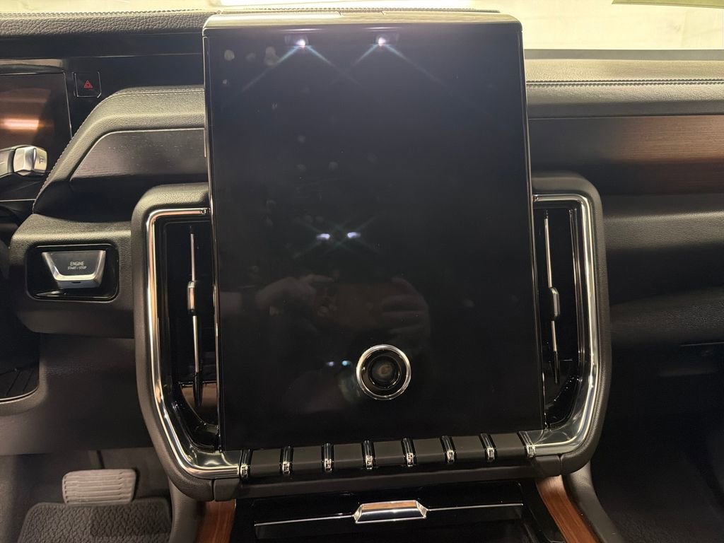 Used 2025 GMC Yukon XL Denali image 22