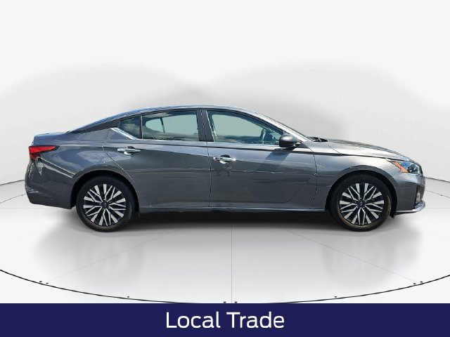 Used 2024 Nissan Altima 2.5 SV FWD image 3