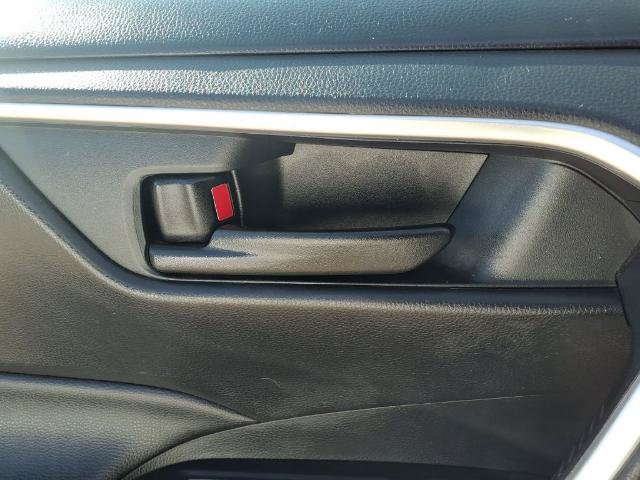 Used 2020 Toyota RAV4 LE w/ Carpet Mat Package AWD/4WD image 16