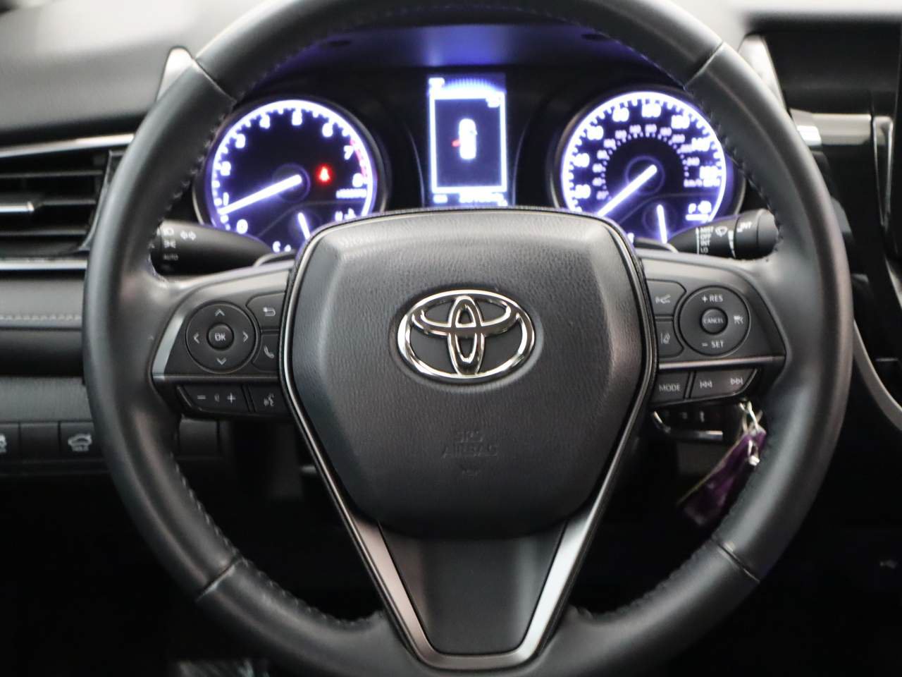 Used 2022 Toyota Camry SE FWD image 13