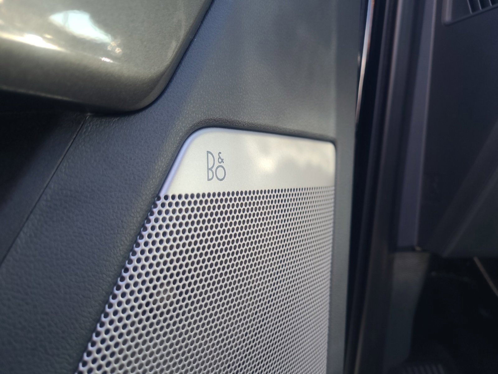 Certified 2022 Ford F150 Lariat w/ Equipment Group 502A High image 27