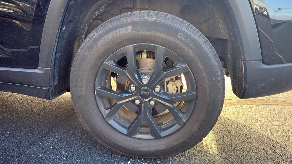 Used 2024 Jeep Grand Cherokee Altitude AWD/4WD image 8