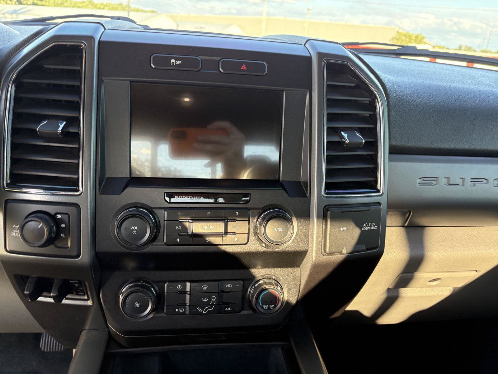 Certified 2022 Ford F250 XLT w/ Black Appearance Package AWD/4WD image 17