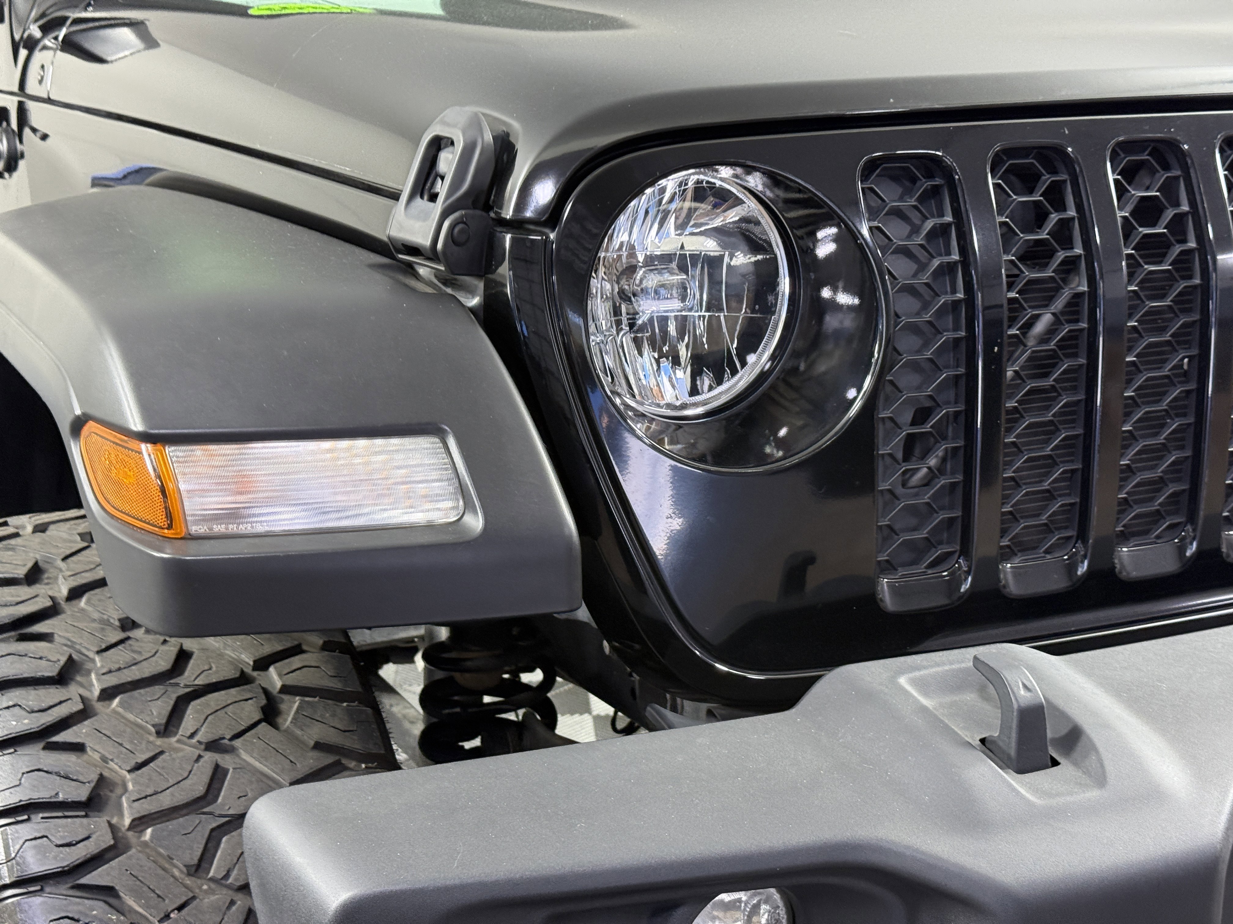 Used 2020 Jeep Gladiator Sport w/ Quick Order Package 24S image 7