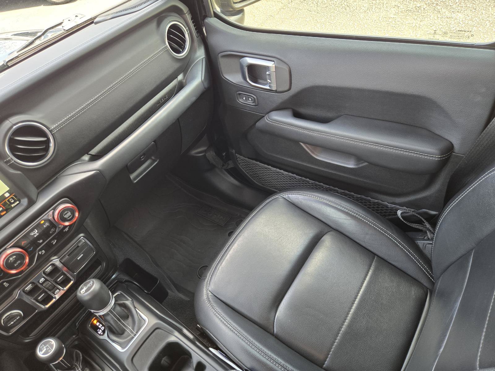 Used 2019 Jeep Wrangler Unlimited Sahara AWD/4WD image 17