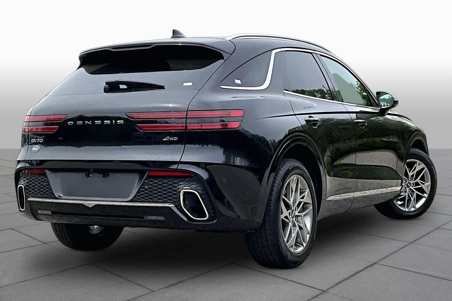 Used 2025 Genesis GV70 2.5T AWD/4WD image 13