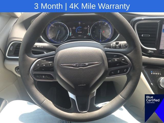 Used 2023 Chrysler Pacifica Touring-L FWD image 41