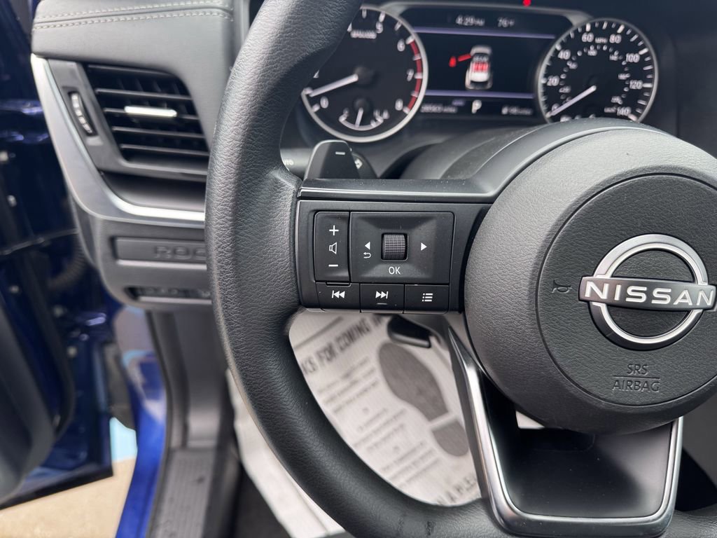 Used 2023 Nissan Rogue S image 13