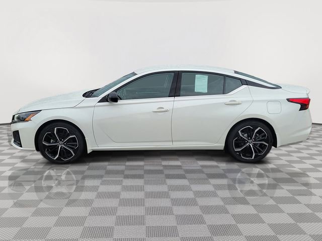Used 2023 Nissan Altima 2.5 SR FWD image 2
