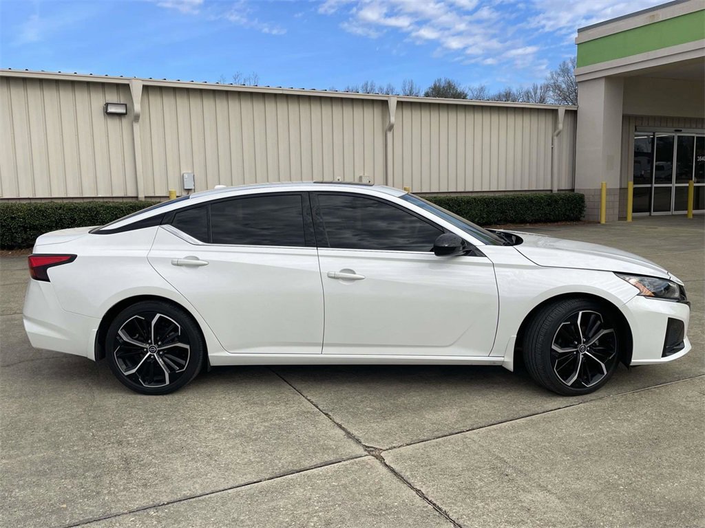 Used 2023 Nissan Altima 2.5 SR w/ SR Premium Package image 6